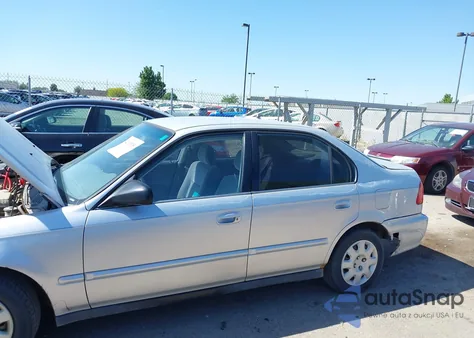 1999 Honda Civic Value Package z USA, uszkodzony, nr VIN 2HGEJ6618XH538118